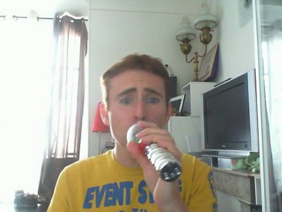 Wiwi égratigne "s'en aller" de Jérôme Van Den Hole