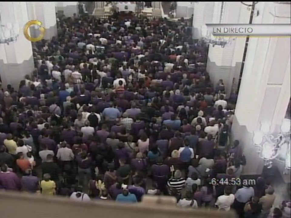 Feligreses se congregan ante el Nazareno de San Pablo