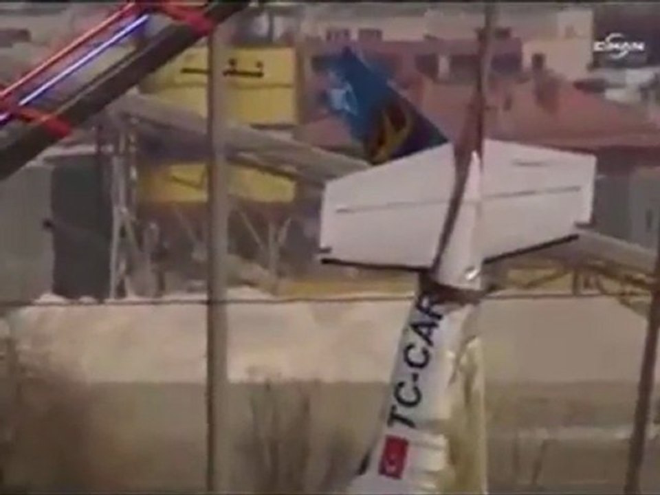 THK'ya ait eğitim uçağı tarlaya indi...