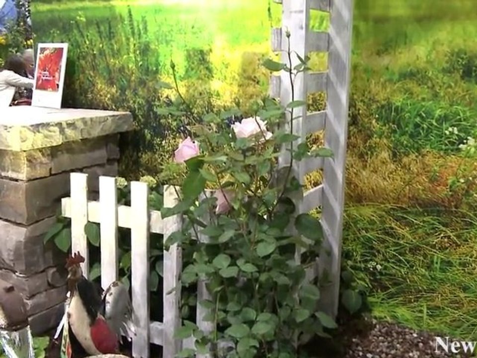 NewCa.com: Juno Rocks Gardens - Feist at 2012 Canada Blooms