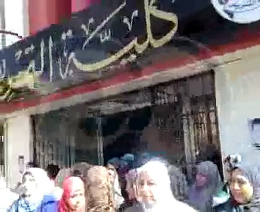 وقفة احتجاجية لطلاب و هيئة التدريس بكلية التمريض اعتراضا علي عزل العميدة المؤقتة ببورسعيد 22 2 2012