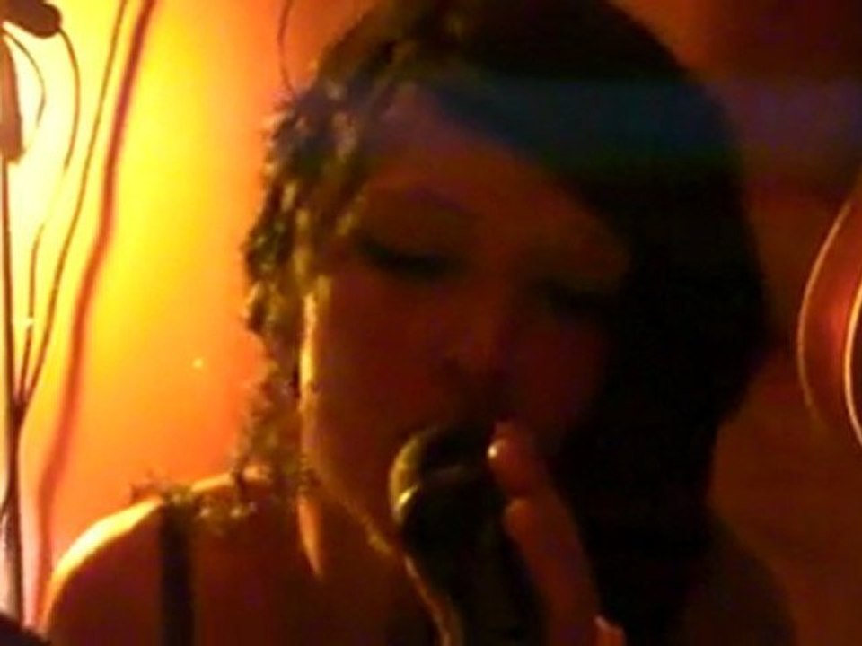 virginie chante entre nous de chimene badi (filmer par djpompsofficiel)