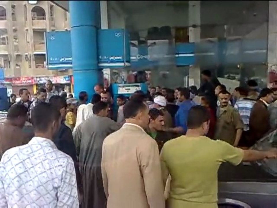 استمرار اشتعال ازمه البنزين والسولار بالمنيا ومشاجرات داخل محطات الوقود