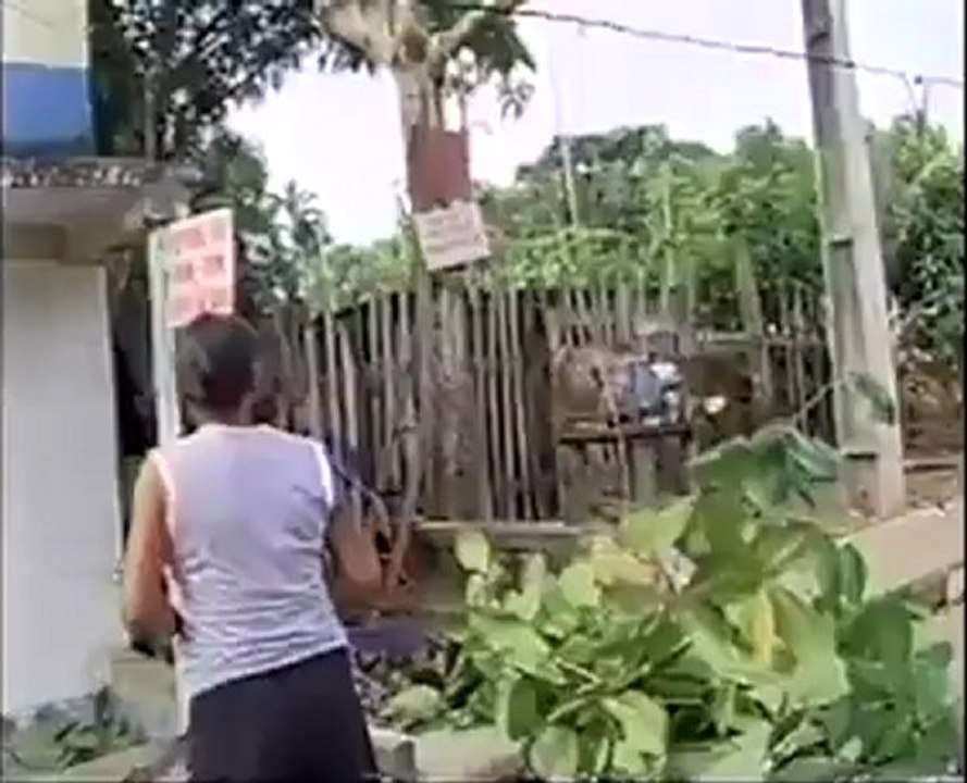Çarpılan adamı kurtarırken çarpılan adam