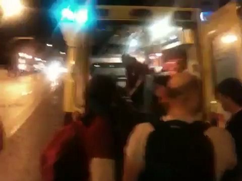 Ασθενοφόρο παραλαμβάνει τραυματία 04/04/12