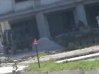 فري برس   حماه منطقة الجب تمركز الشبيحة في الابنيه السكنيه 4 4 2012