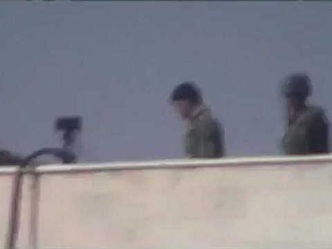 فري برس حماه حميدية الامن والشبيحه ينتشرون على سطح المجمع الطبي 4 4 2012