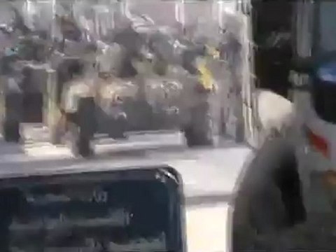 فري برس حماة الحميدية أرتال الجيش و الدبابات وسيارات الأمن و مضادات الطيران 4 4 2012 ج1