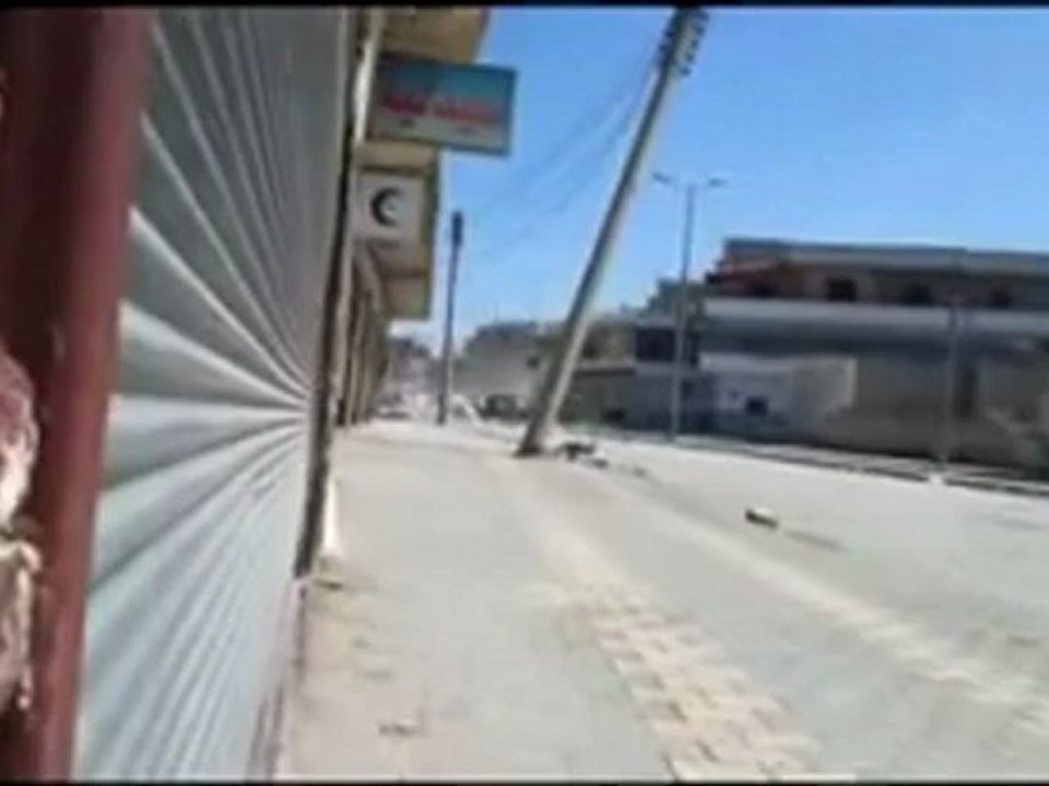 فري برس حمص ديربعلبة قصف بدبابات 72 من حاجز الجامعة 4 4 2012