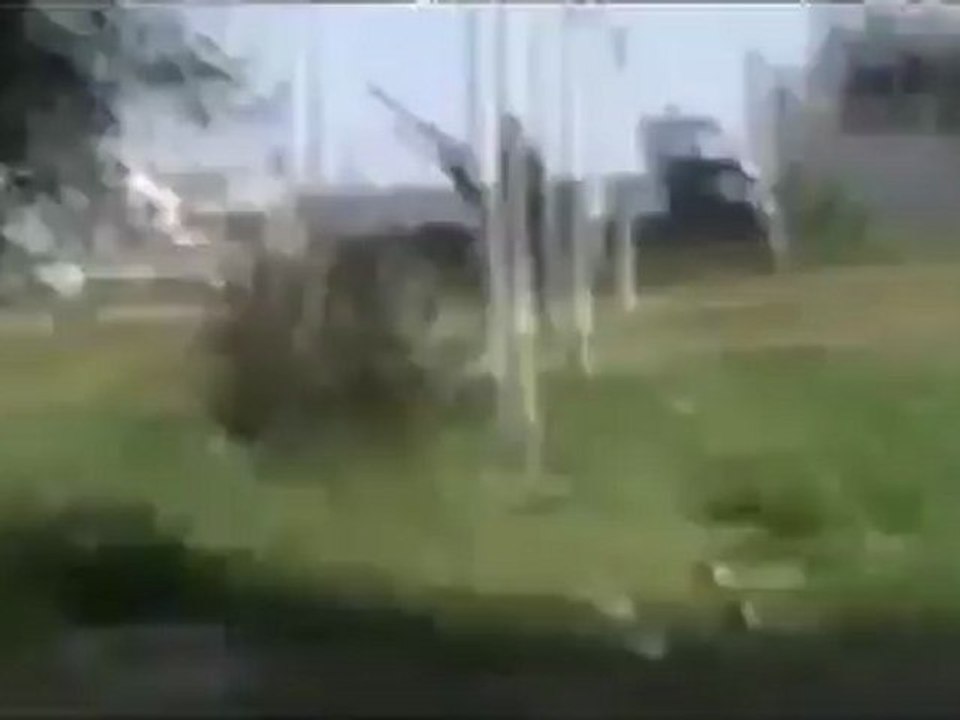 فري برس حماه المحتلة حميدية اقتحام الحي بمضادات الطيران من قبل 4 4 2012