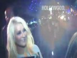 Christina Aguilera y Matthew Rutler dejando la puerta pequeña