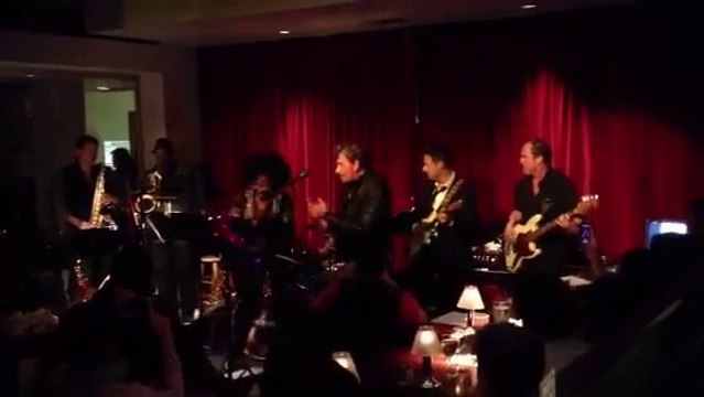Johnny Hallyday - Blue suede shoes ( and Amy Keys at Cafe Cordiale ) 2012