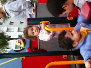 Aya & Elias au parc d'attractions le 1er avril 2012