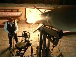 FALLING INTO PARADISE - Bande-annonce VO