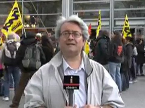 LOS TELEOPERADORES SE MANIFIESTAN(040412)