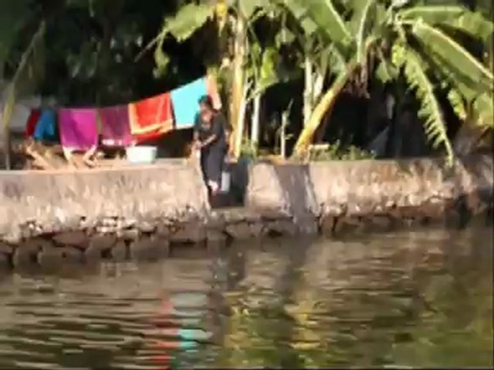 Départ du Coconut Lagoon pour une croisière en  Backwater