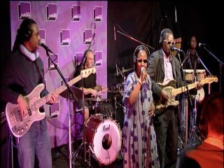 Amadou et Mariam - C'est Pas Facile Pour Les Aigles