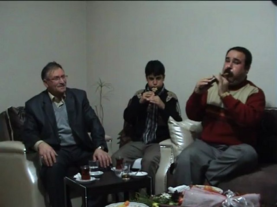 Dengbêj Apê Bekir Kilama Ahmedê Heso. Demekê Dengbêj: Mey: Çetin, Dem: Biyan Îdîr-Iğdır 2012