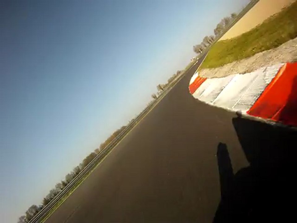 Roulage Moto au Vigeant - Vue arrière