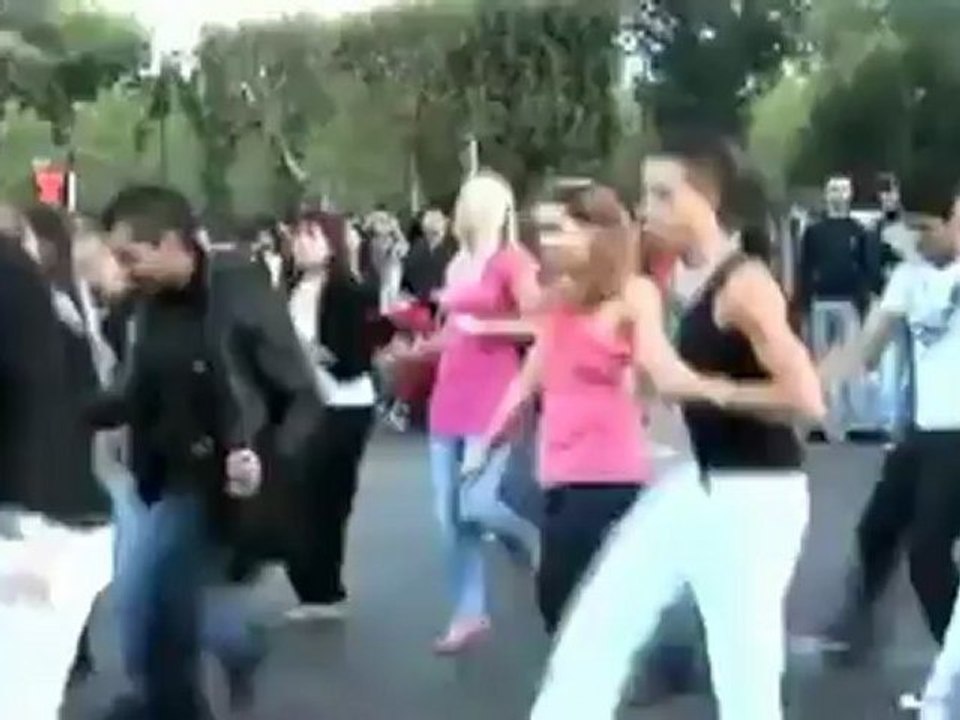 PARODIE CHOREGRAPHIE STARSHIP DE PIANOTOUCHE