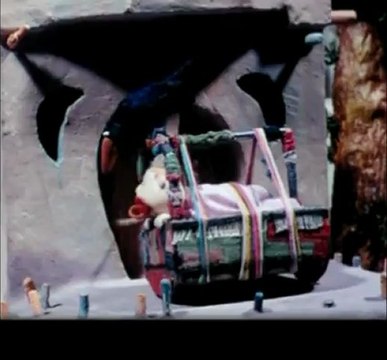 LE CORBEAU ET UN DROLE DE MOINEAU - Bande-annonce VF