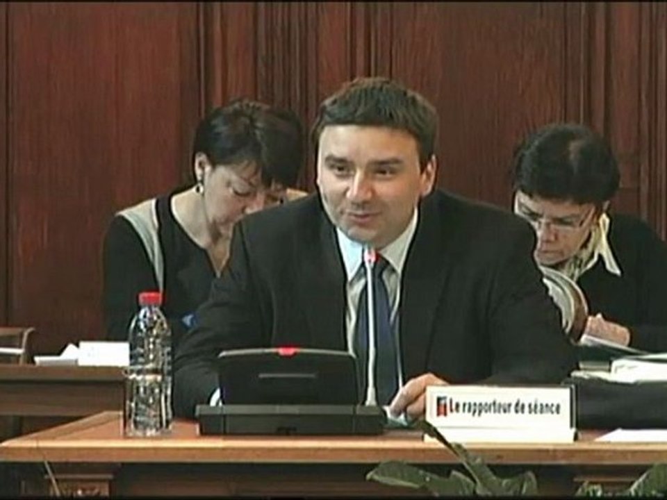 Voeu contre les suppressions de postes dans l'Education nationale. Interventions de L GRANDGUILLAUME et P POILLOT