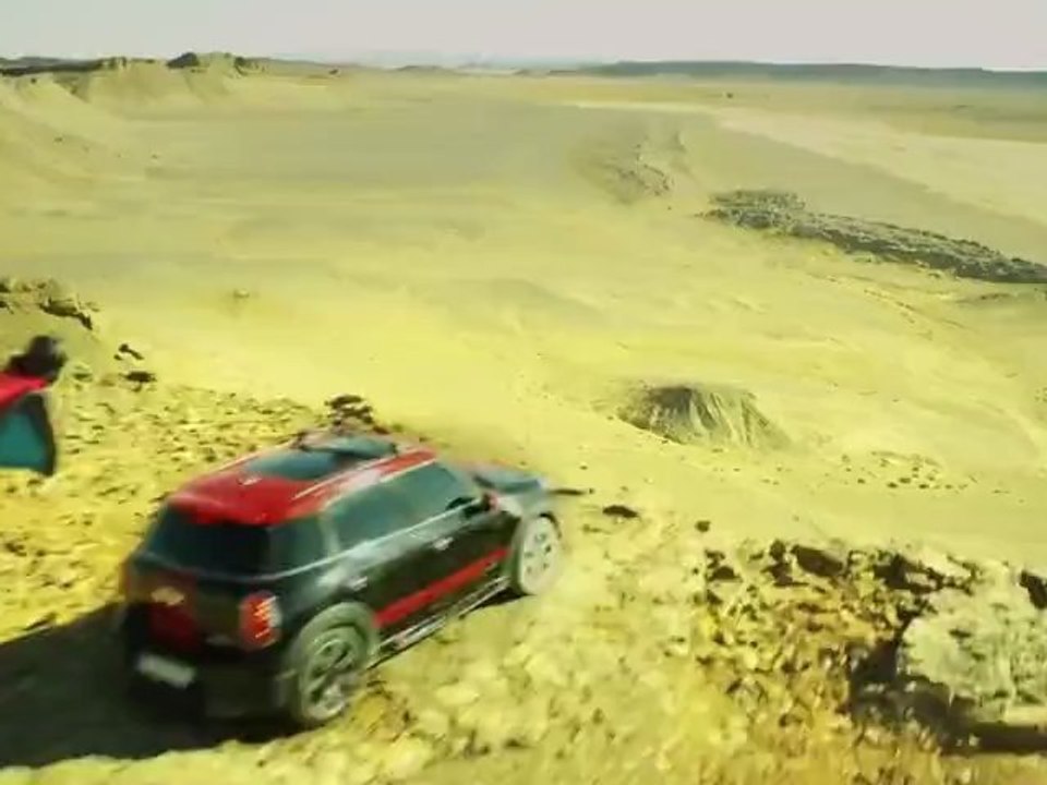 Mini Cooper, maxi base jump ! Quelle pub !