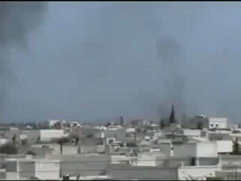 فري برس حماة المحتلةأعمدة الدخان تتصاعد من منازل المواطنين 5 4 2012