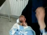 فري برس حمص مؤثر جدا معاناة طفلة ولدت تحت القصف الخالدية 3 4 2012