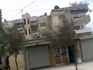 فري برس حماه المحتلة توجد الدبابات عند دوار المساكن 5 4 2012