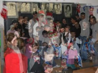 _Ingeri Craciunului_ nicaflorin83.ro, a venit Mos Craciun la liceul 2.wmv
