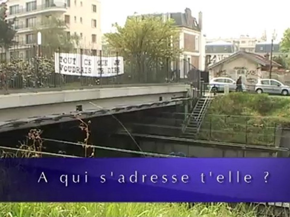 Le mystère de la banderole du RER A à Vincennes