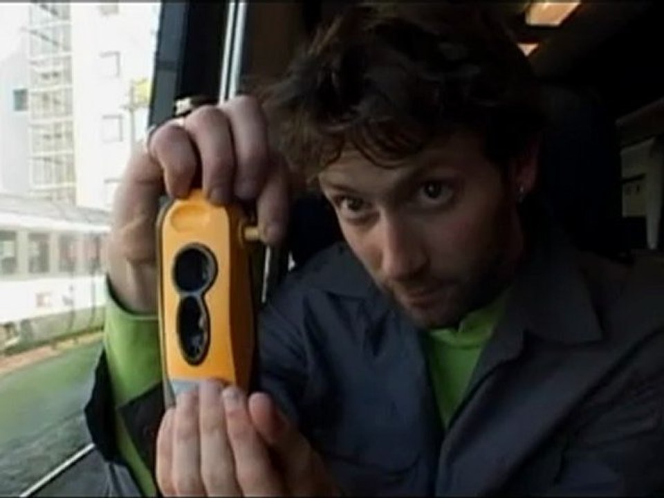 LA VRAIE VIE EST AILLEURS - Teaser2 VF