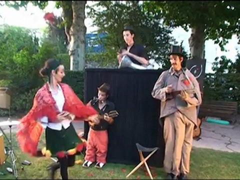 Arts de la rue - Cie Dromosofista - El cubo libre