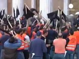 Cientos de estibadores griegos protestan contra los...