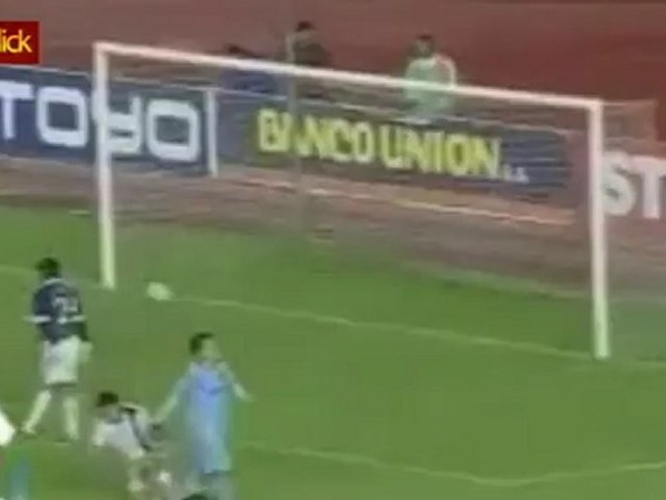 Jogador boliviano tem noite de Messi
