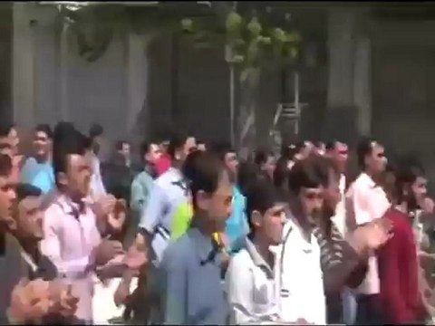 فري برس ريف حماه المحتل التقاء مظاهرتين بقلعة المضيق وظهور قوات الجيش والامن في القلعة الاثرية 6 4 2012