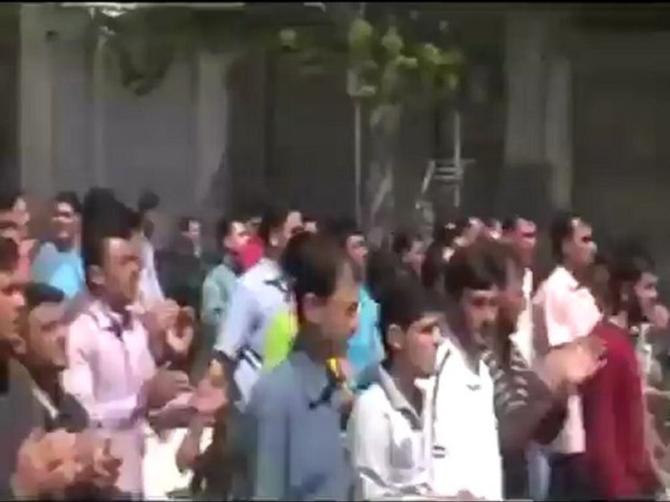 فري برس ريف حماه المحتل التقاء مظاهرتين بقلعة المضيق وظهور قوات الجيش والامن في القلعة الاثرية 6 4 2012