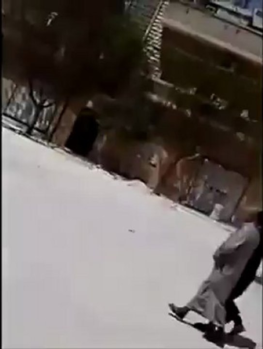 فري برس حماة المحتلة محاصرة جامع  الفلاح بالمدرعات1 6 4 2012 ج1