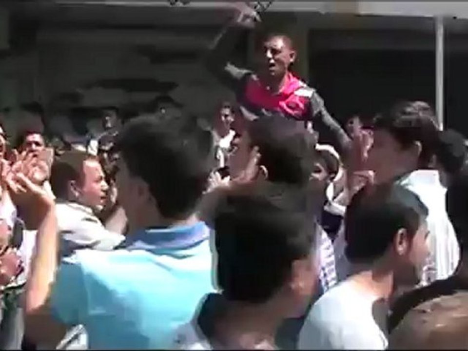 فري برس ريف حماه المحتل مظاهرة لنازحي قلعة المضيق بجمعة من جهز غازيا فقد غزا 6 4 2012 ج3