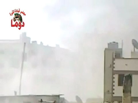 فري برس ريف دمشق دومالحظة سقوط القذائف على الأبنية المدنية 6 4 2012