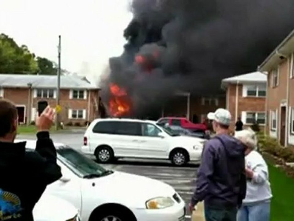 US Navy fighter jet crashes into Virginia apartment building