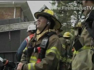 Un F-18 se estrella en una zona residencial en EEUU