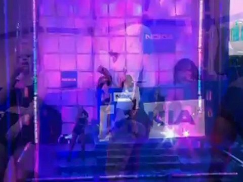 Nicki Minaj performs surprise gig in New York's Times Square