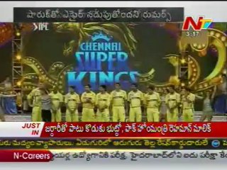 Karan Johar Abuses Priyanka Chopra Through Tweets