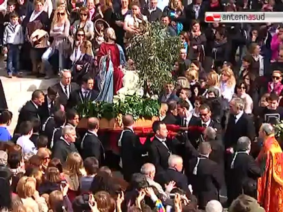 TG 06.04.12 Bari, tradizione e fende nella processione dei Misteri