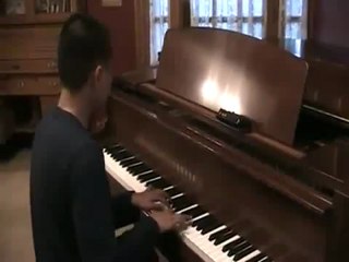 Un prodige du piano qui joue à l'oreille