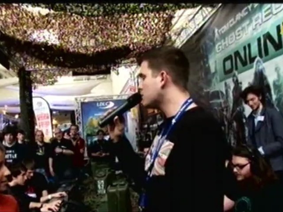 GA 2012 - Lancer de cadeaux sur le stand UBISOFT