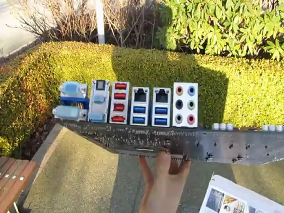 Gigabyte Z77X-UD5H Z77 Ivy Bridge Motherboard Unboxing & First Look Linus Tech Tips