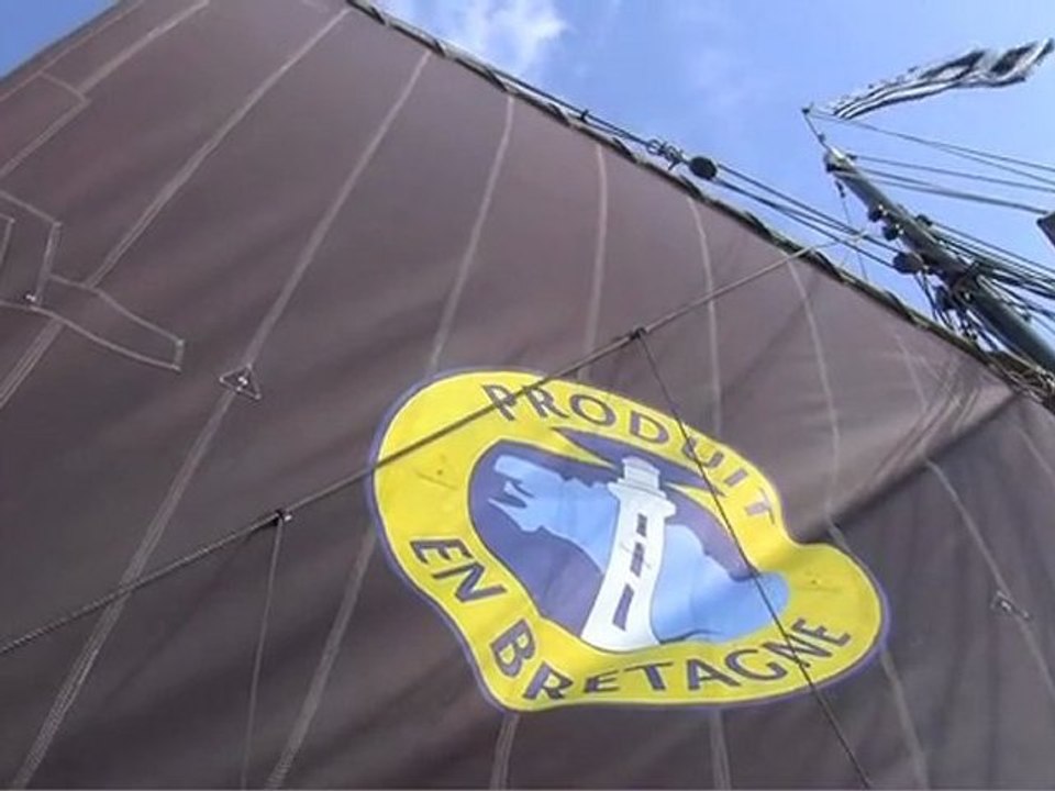 11 mars 2012, Port-Louis, départ du Bro Warok à destination d'Haïti via les Canaries et la Guadeloupe.